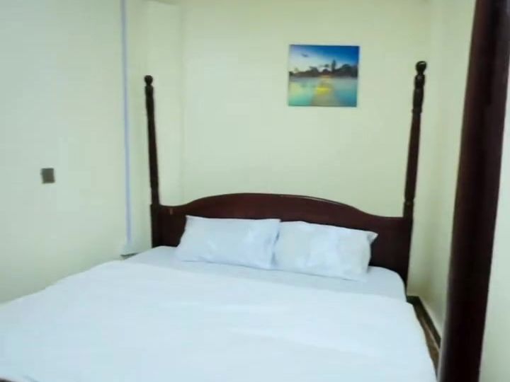 A guest room at Emory Resort with a double bed and garden view